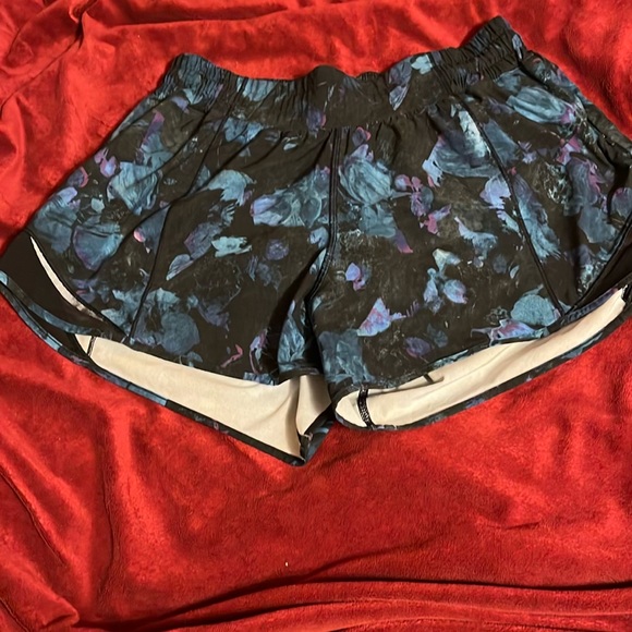 Lululemon size 8 tall in excellent shape - Picture 4 of 4